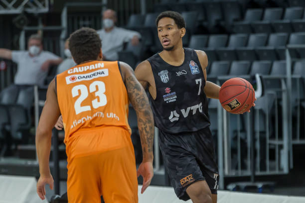 一位来自中 一位来自中